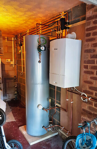 https://mirrabookaplumber.com.au/uploads/2025/06/hot-water-684599.jpg